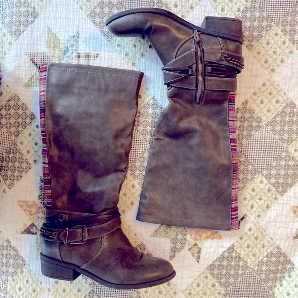Boots 7.5 with pink designs on back